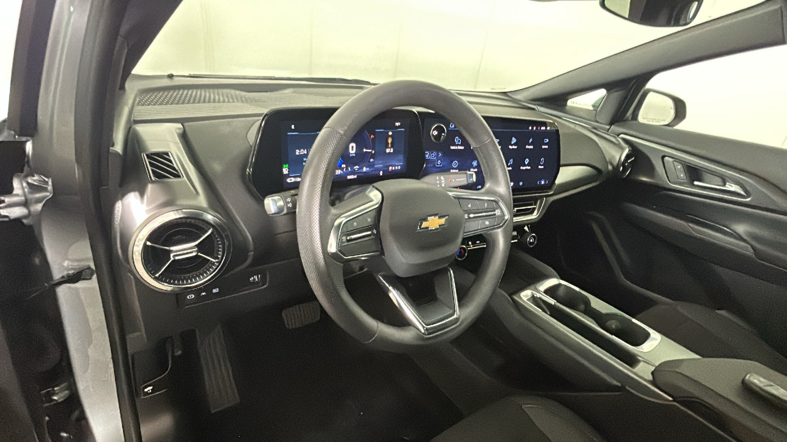 Used 2026 Chevrolet Equinox EV LT FWD image 16