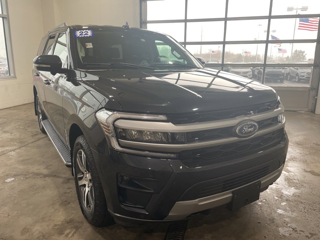 Used 2022 Ford Expedition XLT image 3