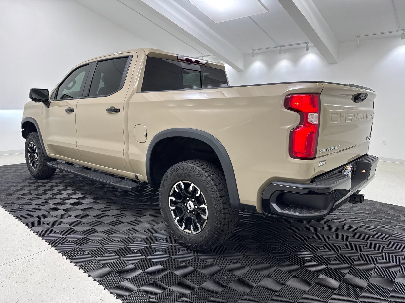 Used 2023 Chevrolet Silverado 1500 ZR2 AWD/4WD image 6