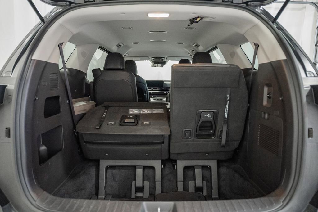 Used 2025 Kia Carnival FWD image 10