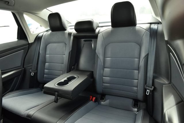 Certified 2025 Volkswagen Jetta SE w/ Sunroof Package FWD image 23