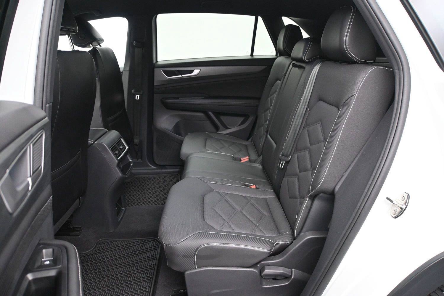 Used 2024 Volkswagen Atlas Cross Sport SE AWD/4WD image 12