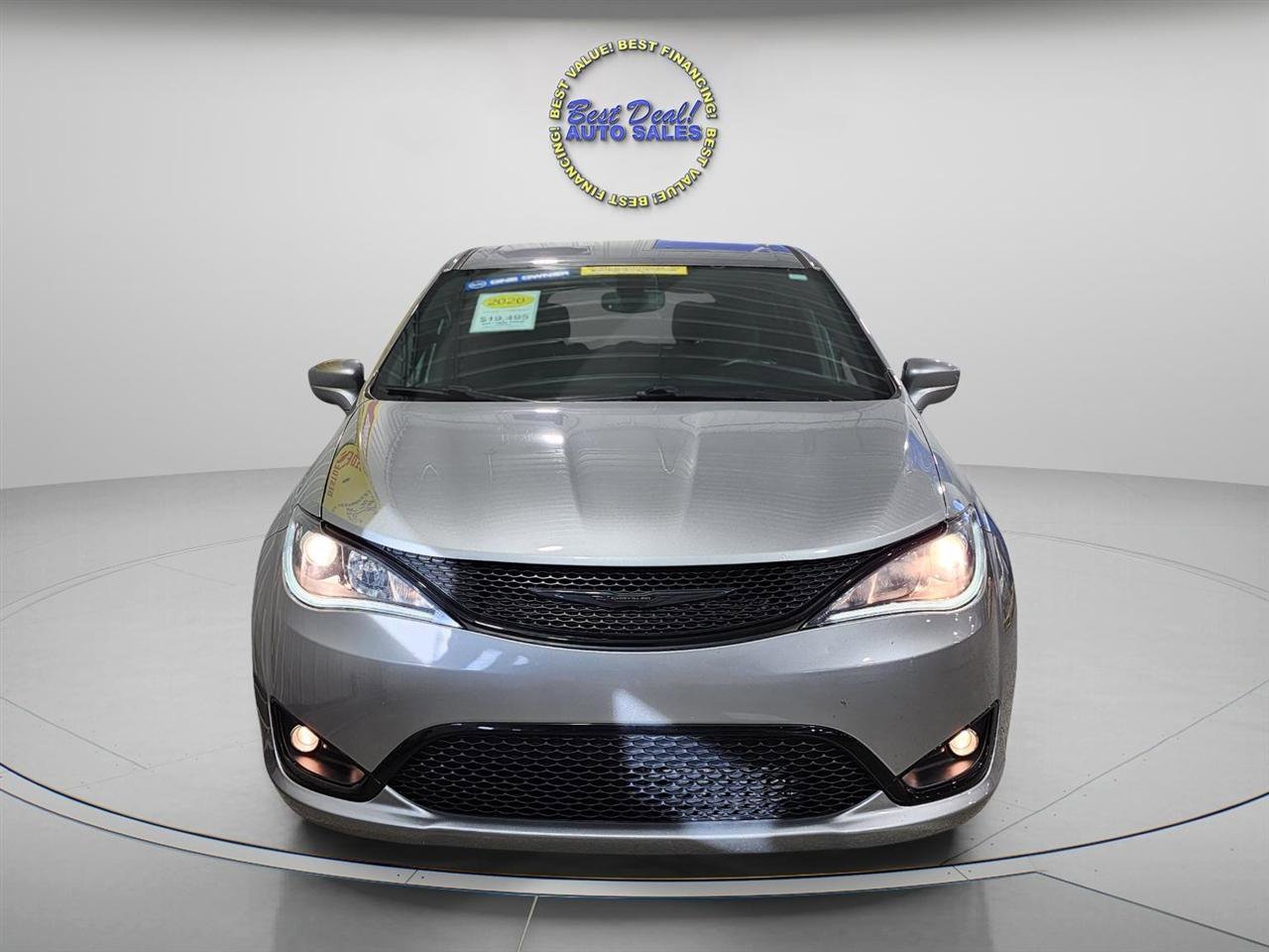 Used 2020 Chrysler Pacifica Touring w/ S Appearance Package image 9