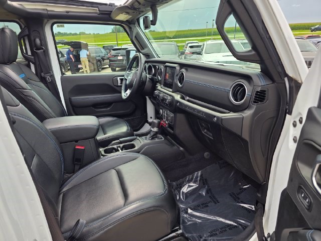 Used 2023 Jeep Wrangler Unlimited Rubicon 4xe w/ Cold Weather Group AWD/4WD image 24