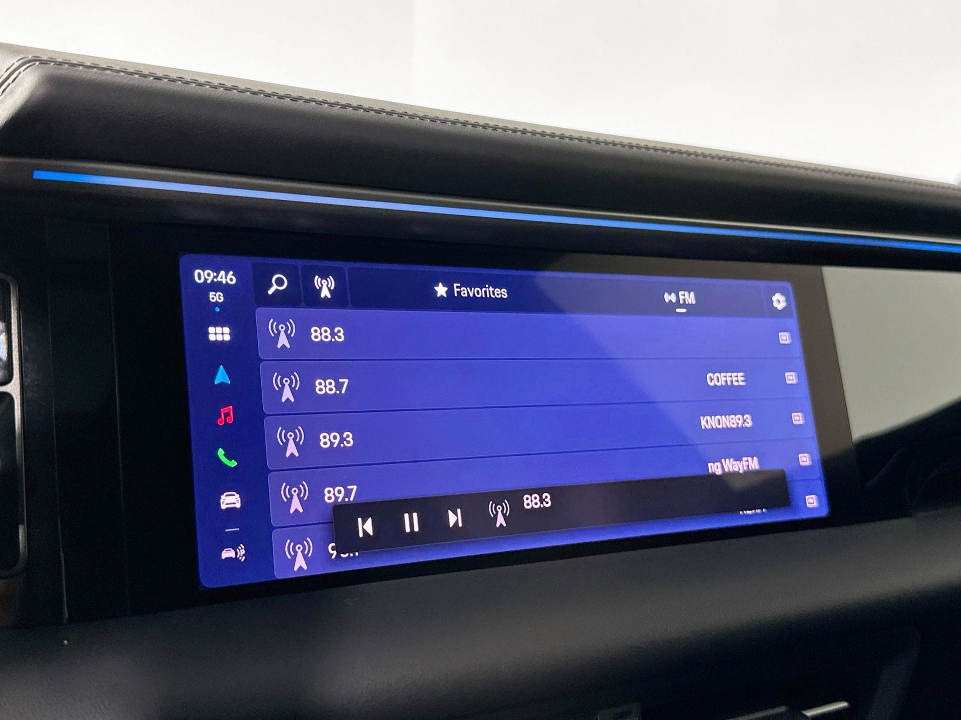 Certified 2025 Porsche Macan 4 Electric image 27