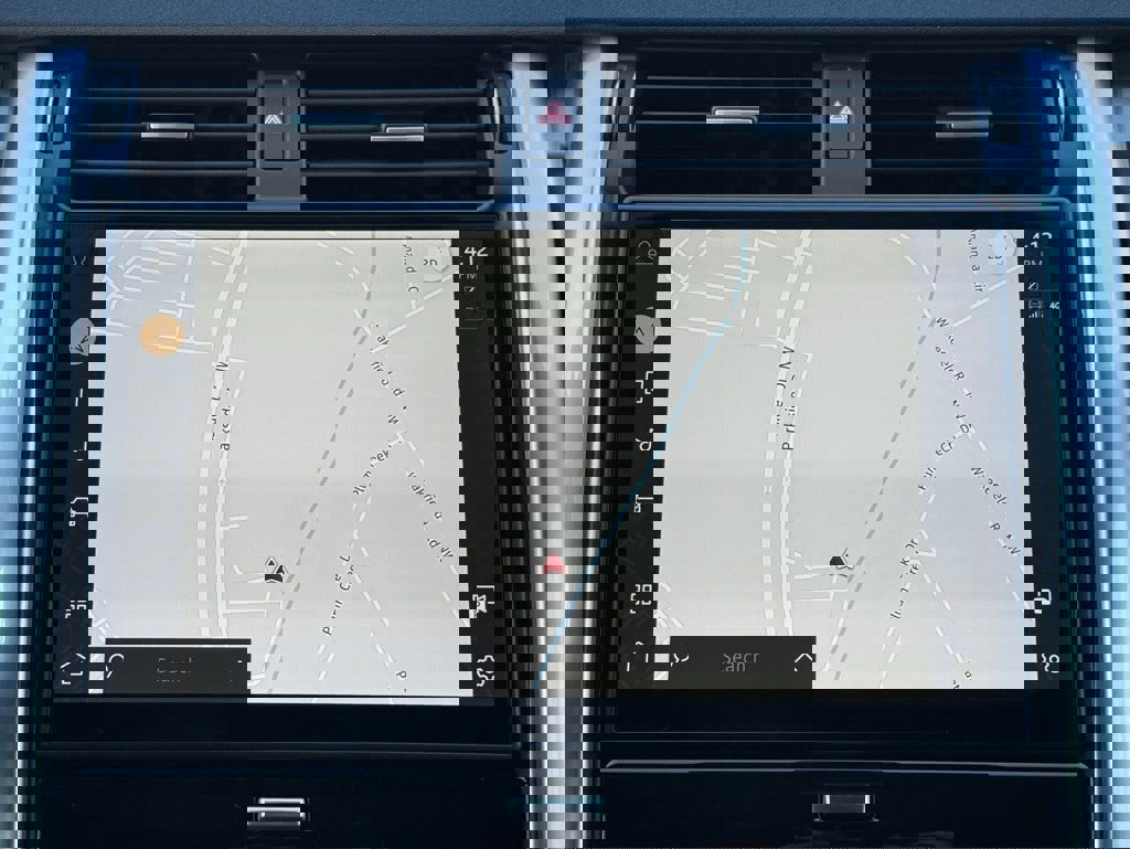 Certified 2025 Land Rover Discovery Dynamic SE image 25