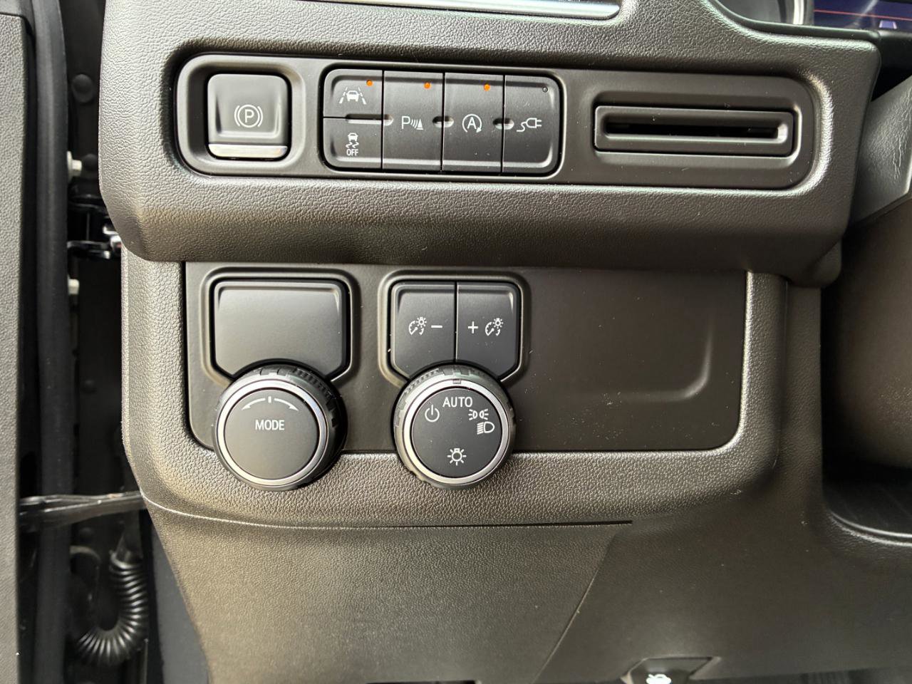 Used 2021 Chevrolet Tahoe LT w/ Luxury Package image 24