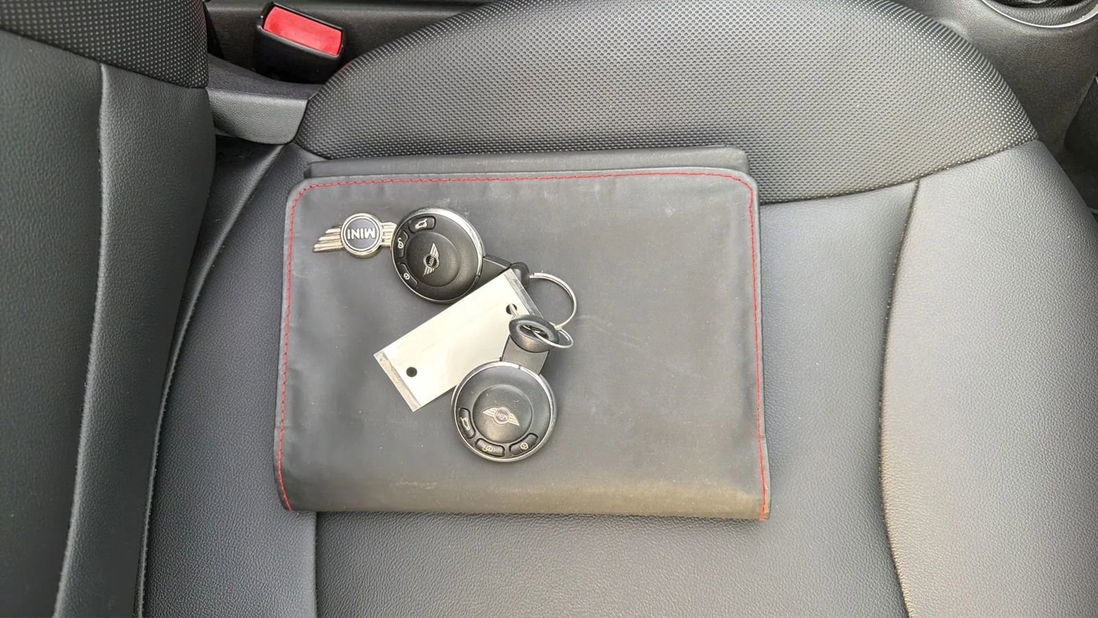 Used 2013 MINI Cooper Convertible image 19