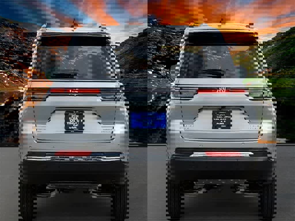 New 2024 Jeep Grand Cherokee Laredo X w/ Luxury Tech Group I image 4