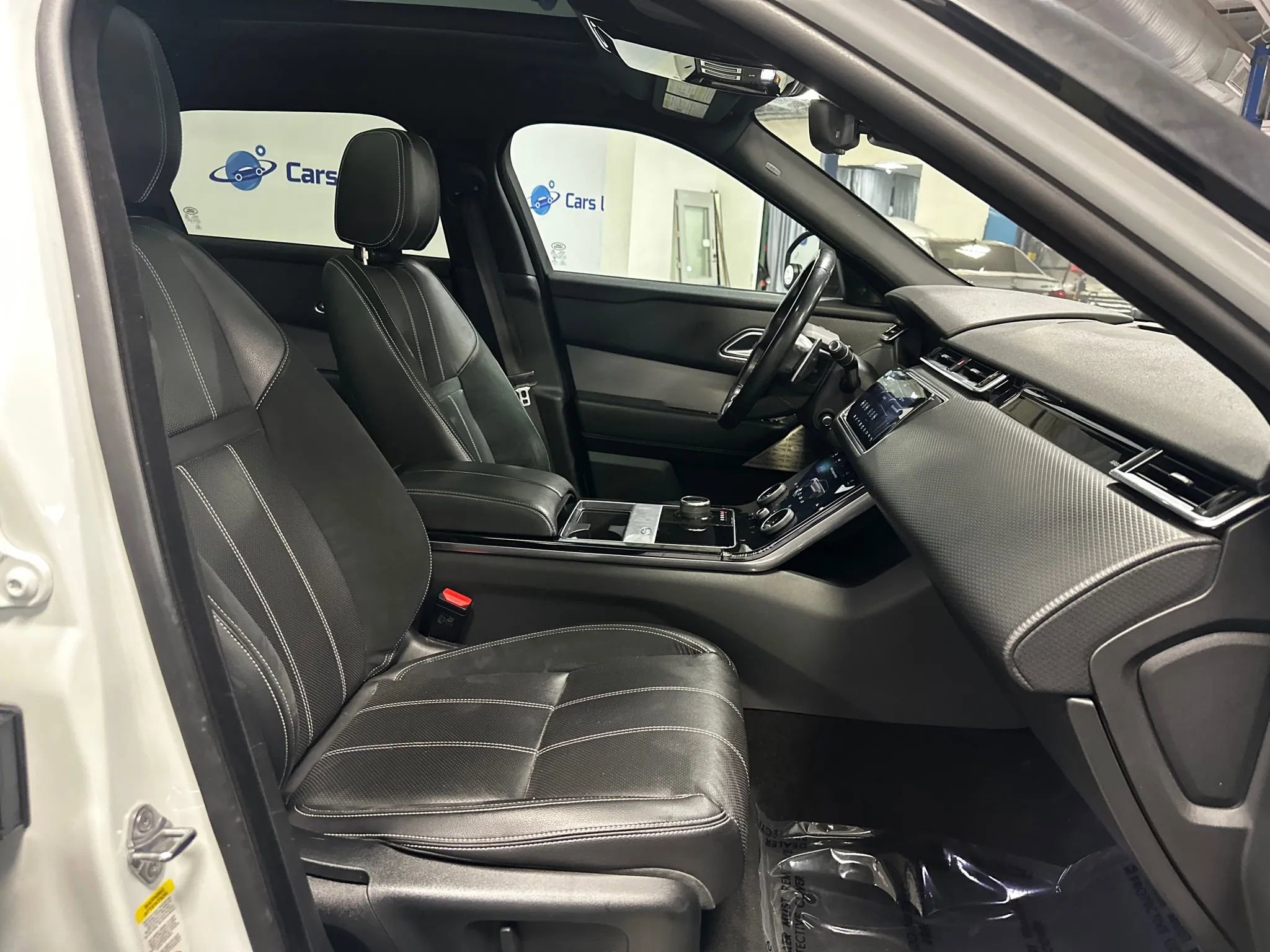 Used 2019 Land Rover Range Rover Velar R-Dynamic SE image 24