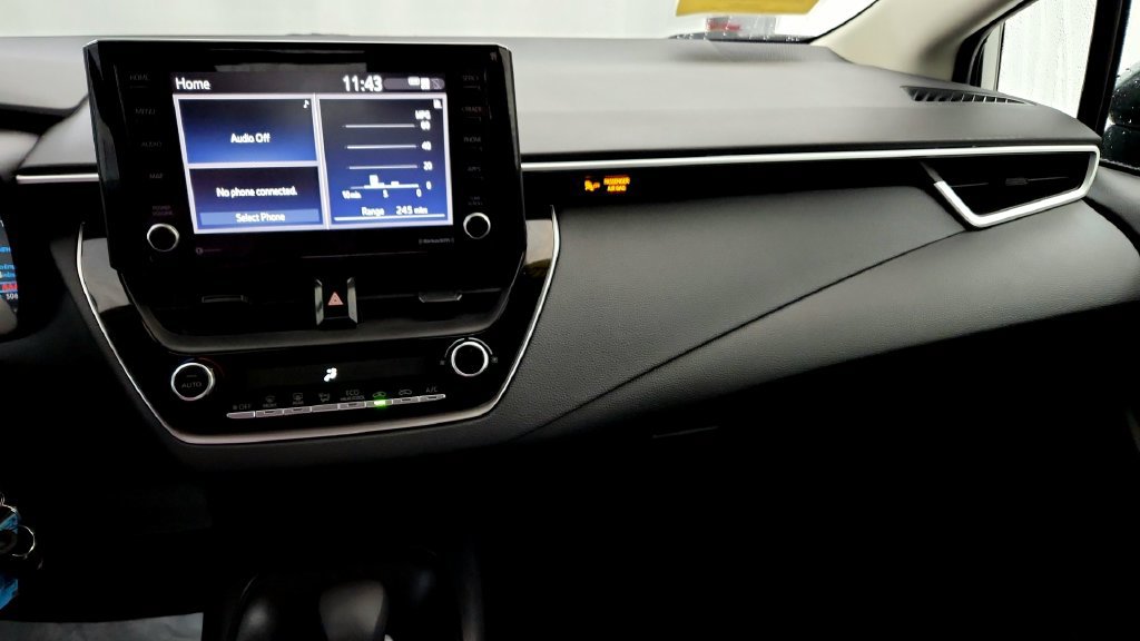 Used 2022 Toyota Corolla LE FWD image 29