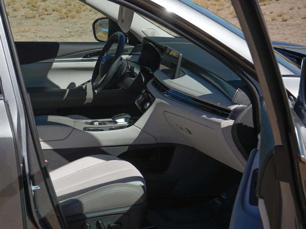 New 2026 INFINITI QX60 Luxe w/ Family Package image 14