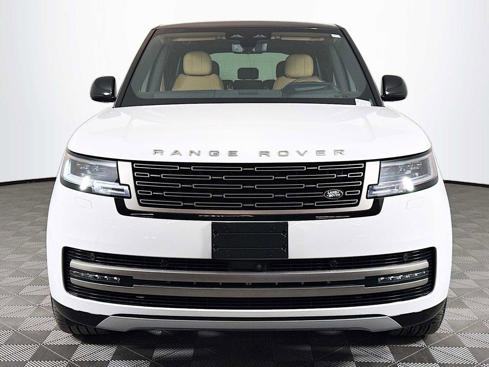 Certified 2025 Land Rover Range Rover Long Wheelbase SE image 2
