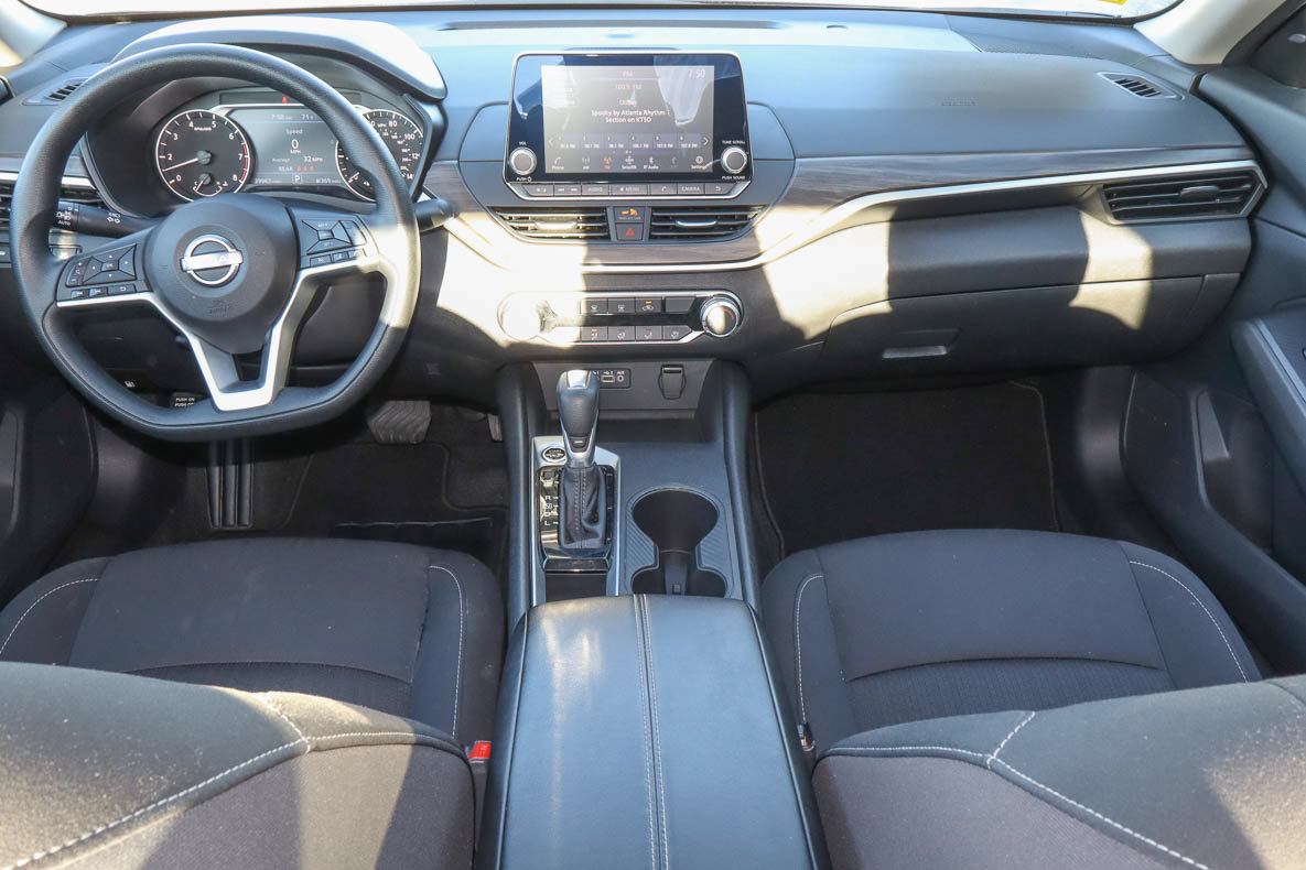 Used 2025 Nissan Altima 2.5 SV FWD image 10