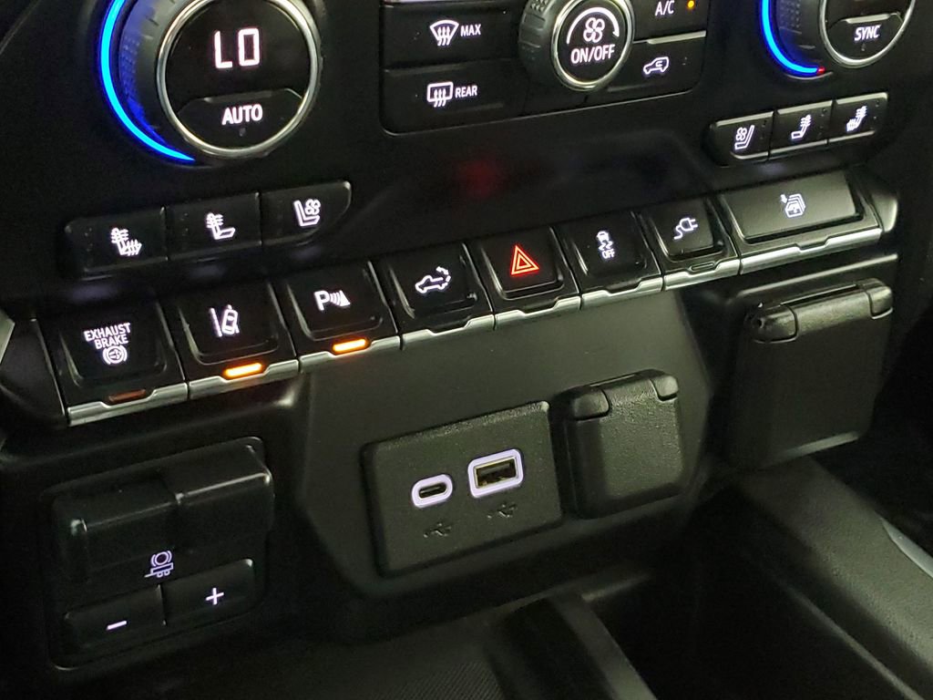 Used 2021 Chevrolet Silverado 3500 High Country image 24