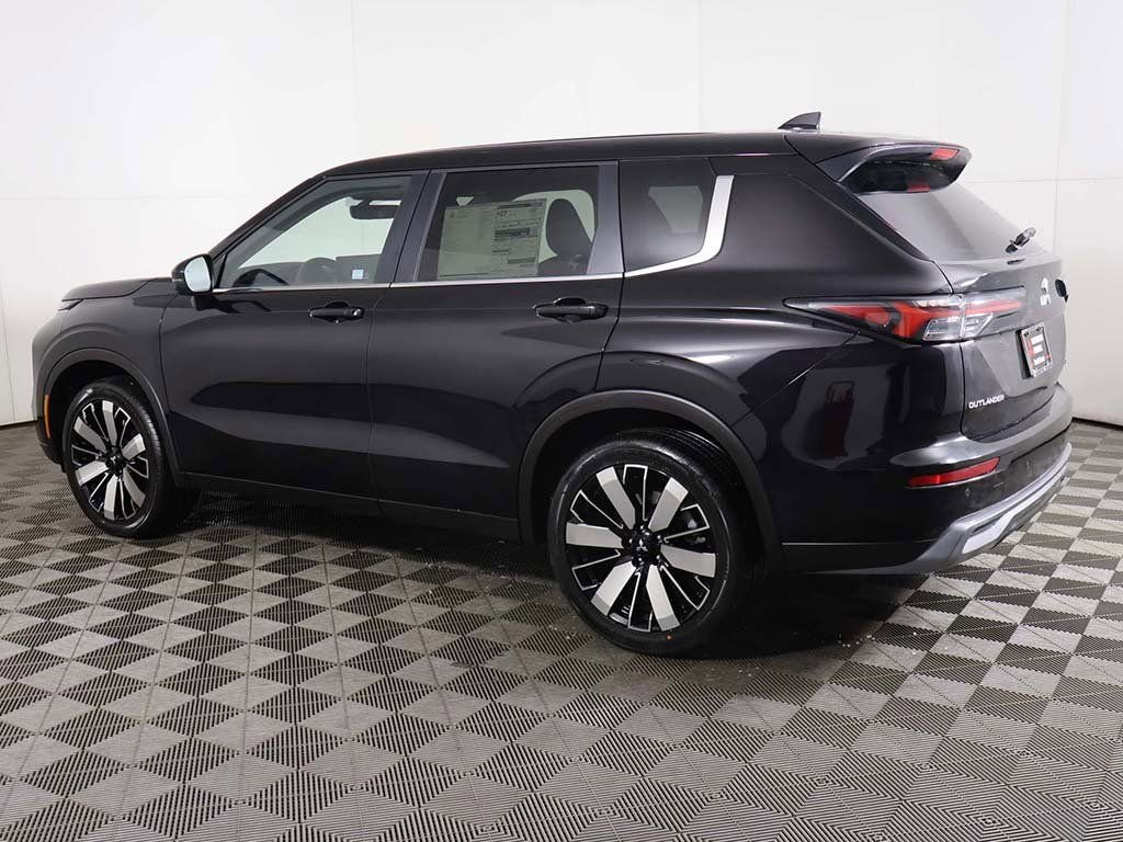 New 2026 Mitsubishi Outlander SE image 17