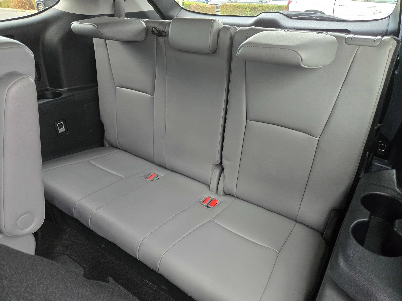 Used 2023 Toyota Highlander XLE AWD/4WD image 12