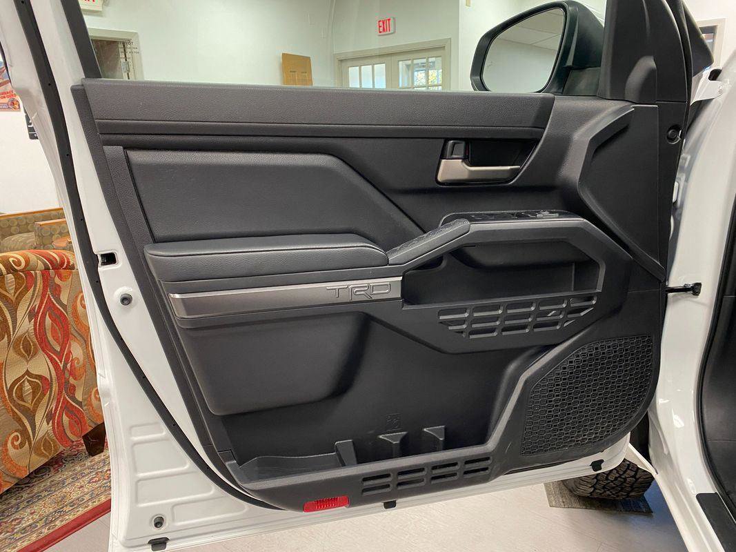 Used 2025 Toyota Tacoma TRD Off-Road image 11