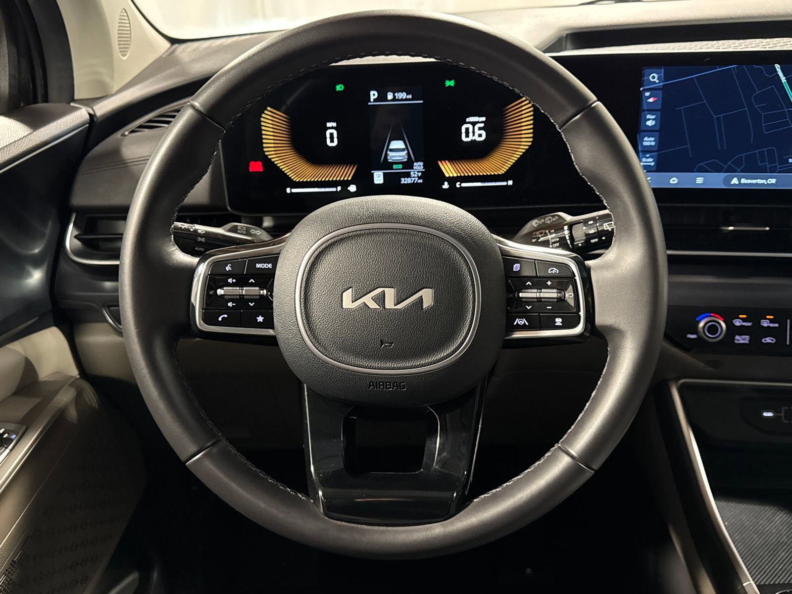 Used 2025 Kia Carnival FWD image 13