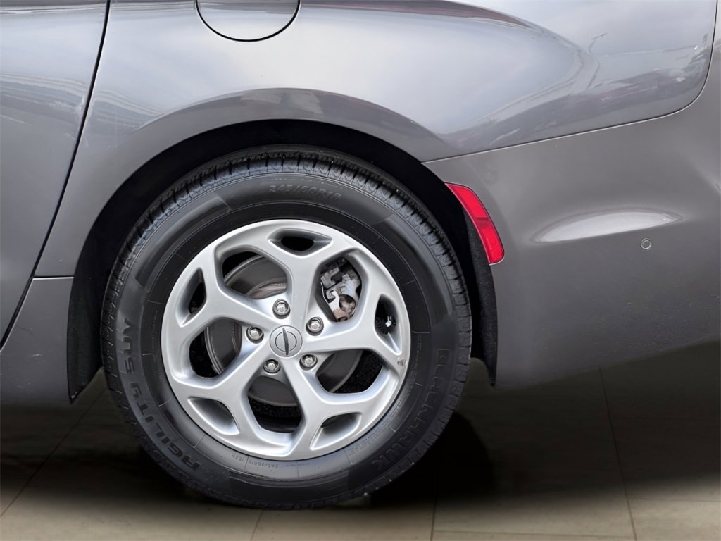 Used 2022 Chrysler Pacifica Limited image 43