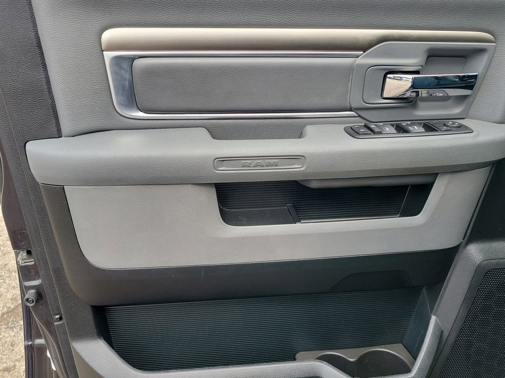 Used 2017 RAM 1500 Classic SLT image 9