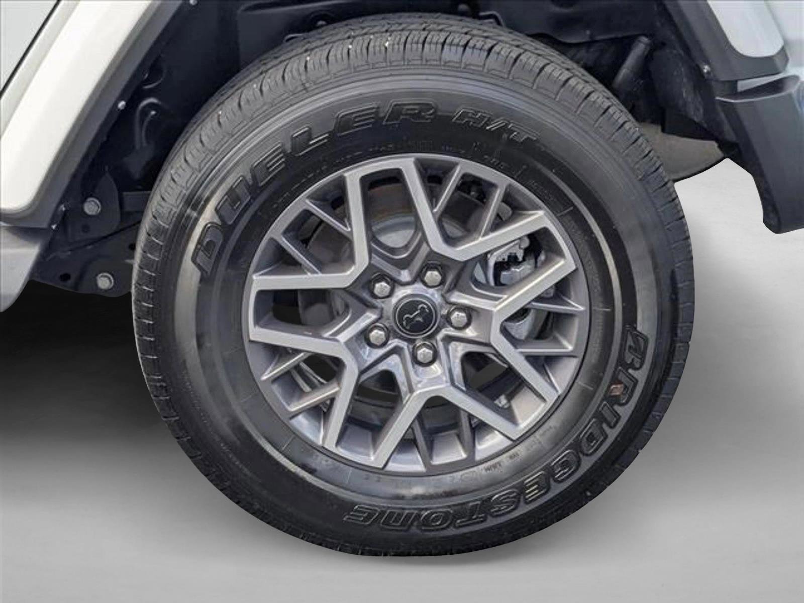 Used 2024 Jeep Wrangler Unlimited Sahara AWD/4WD image 15