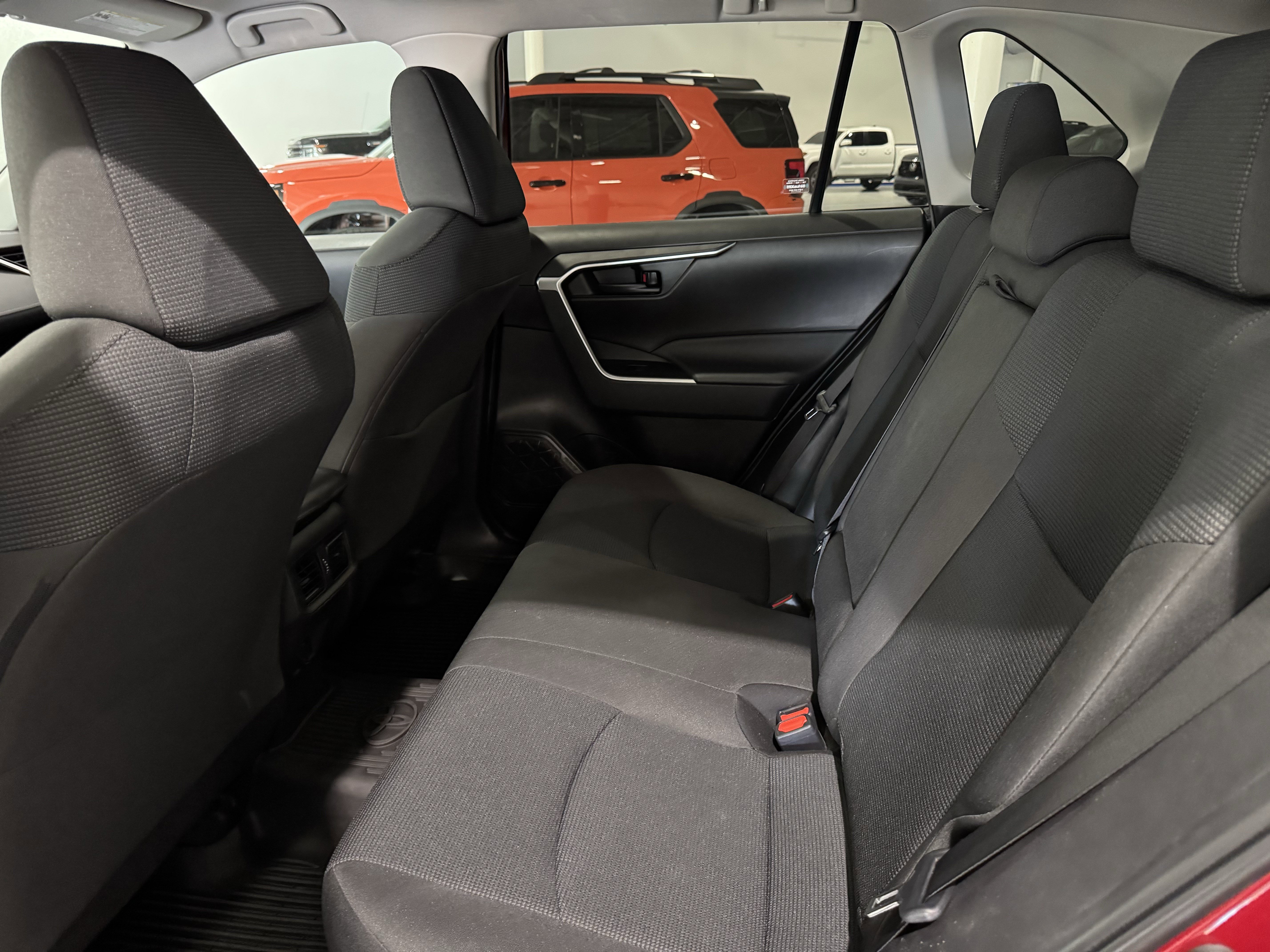 Used 2022 Toyota RAV4 LE image 31