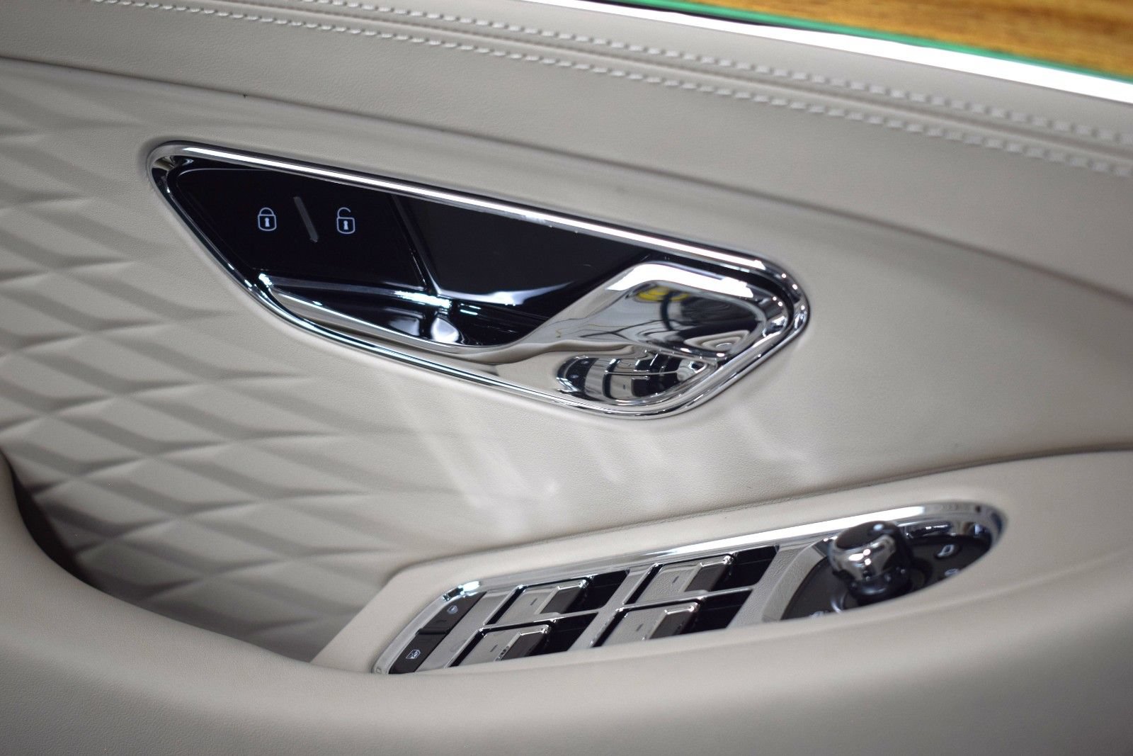 New 2026 Bentley Continental GTC AWD/4WD image 38