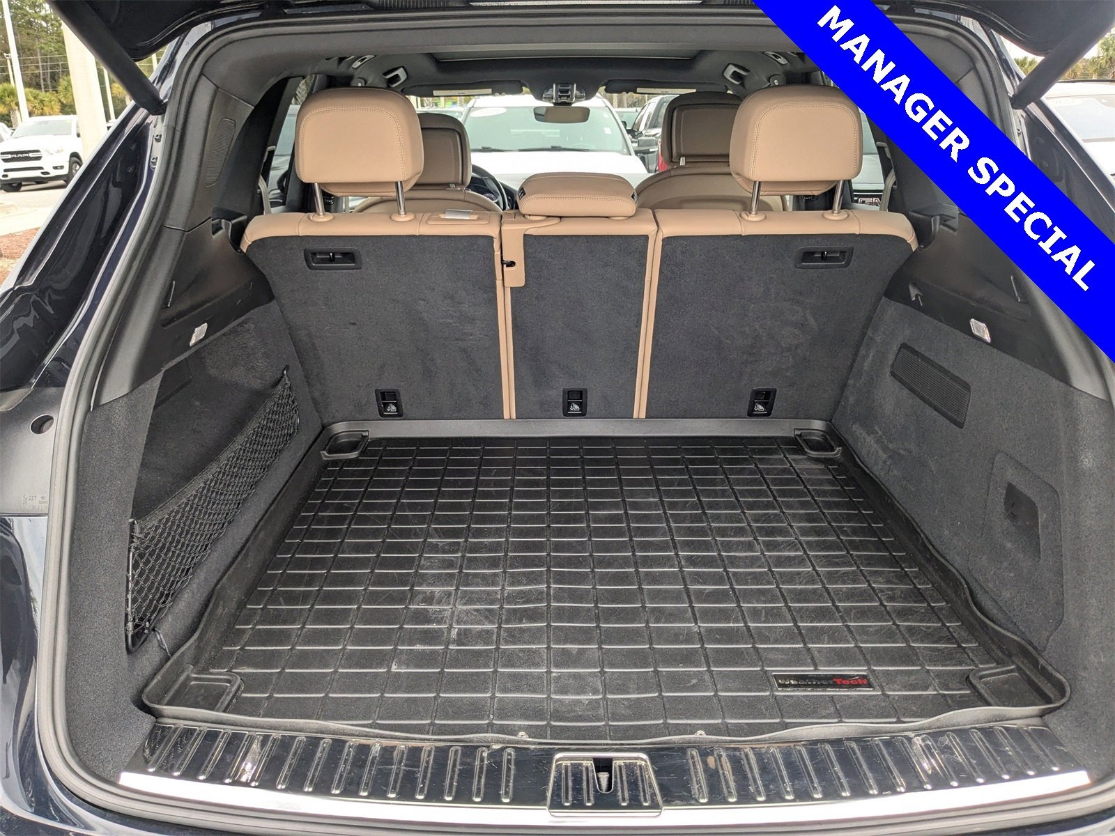 Used 2023 Porsche Cayenne Platinum Edition image 13