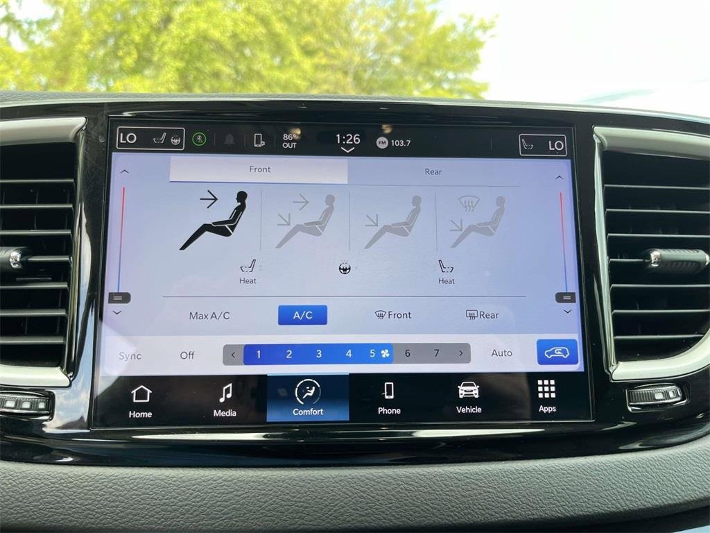 Used 2024 Chrysler Pacifica Touring-L image 17