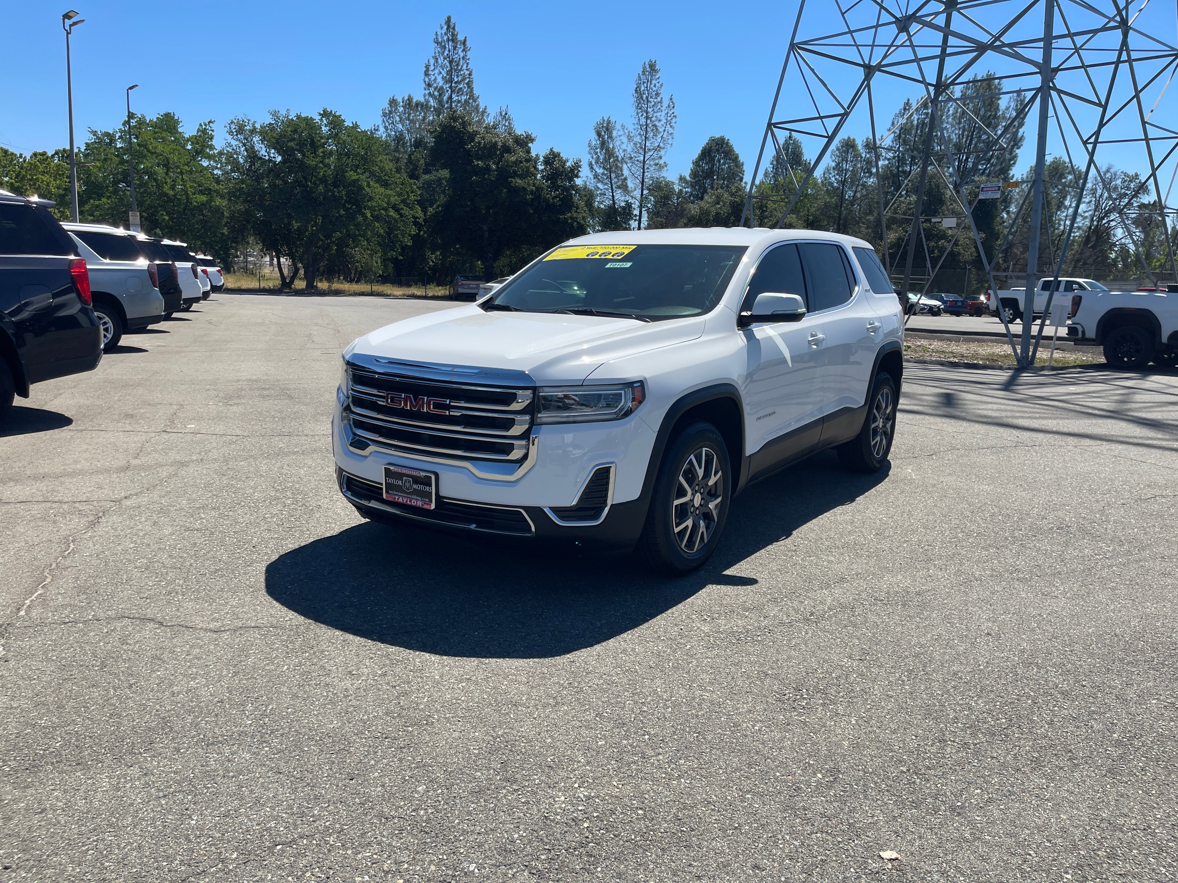 Used 2021 GMC Acadia SLE FWD image 1