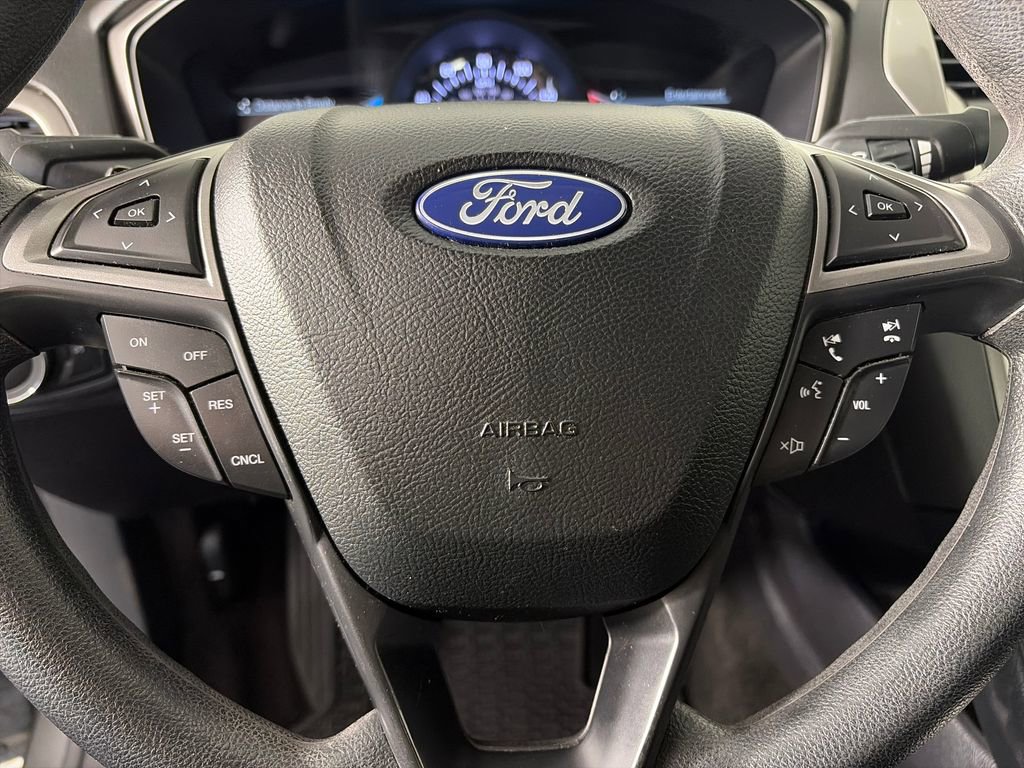 Used 2018 Ford Fusion SE w/ Fusion SE Technology Package FWD image 16