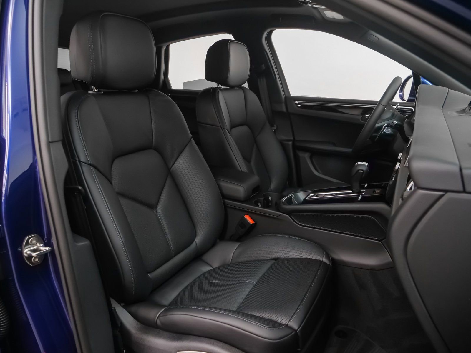 Used 2025 Porsche Macan image 22