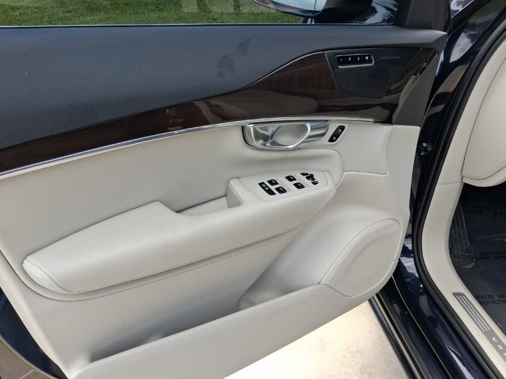 Used 2019 Volvo XC90 T6 Momentum AWD/4WD image 15
