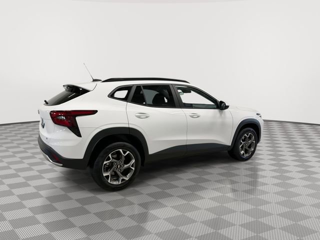 Certified 2025 Chevrolet Trax LT w/ LT Convenience Package FWD image 11