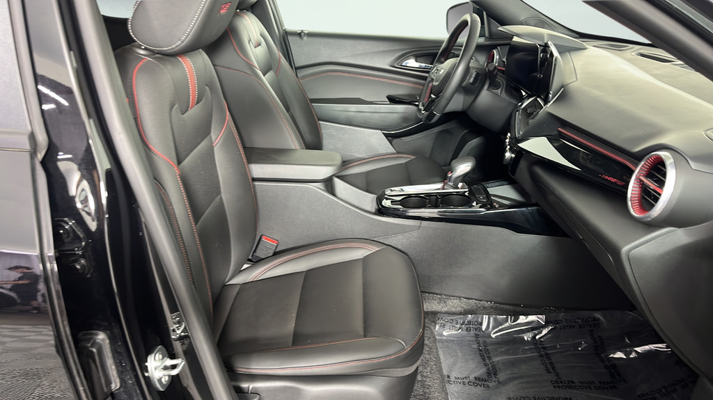 Used 2024 Chevrolet Trax RS w/ Sunroof Package FWD image 30