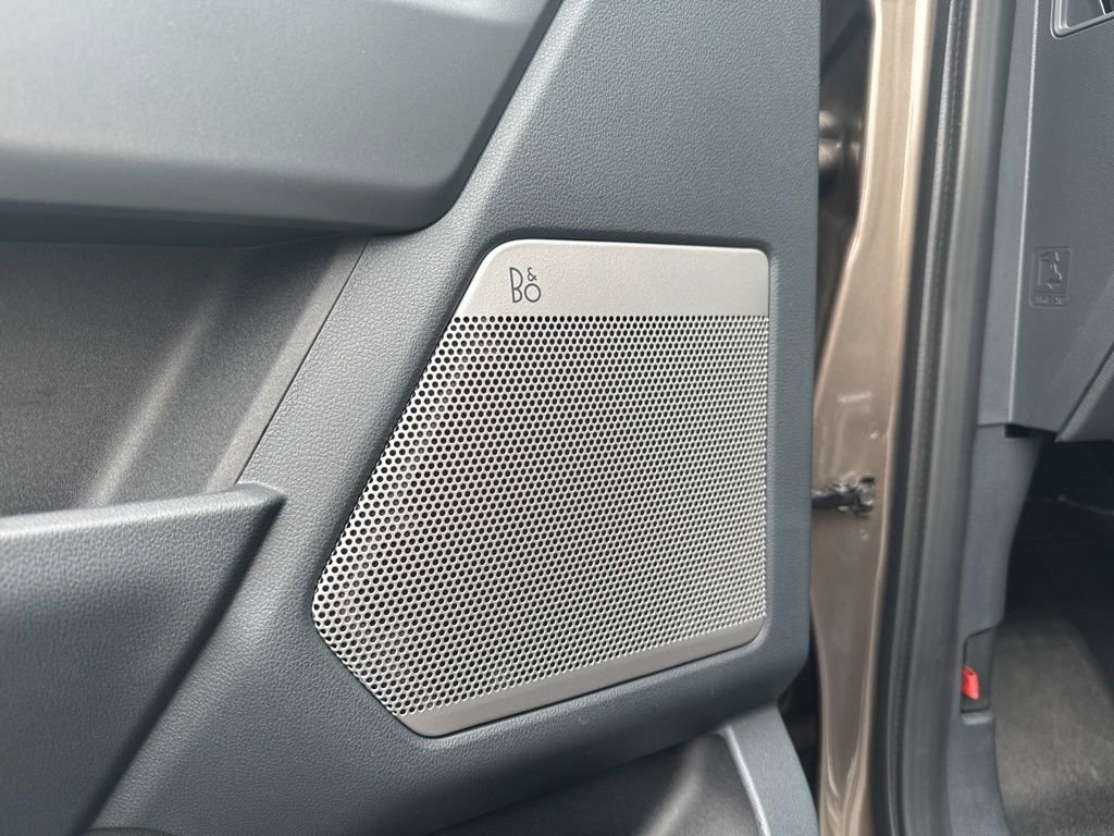 Used 2022 Ford F150 Lightning Lariat image 28