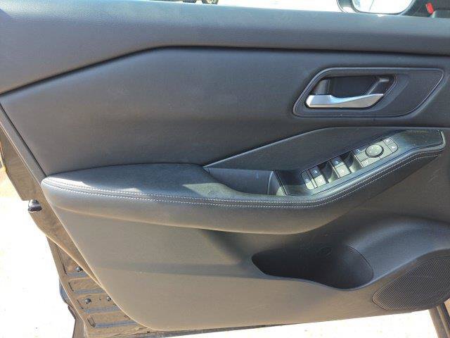 Used 2025 Nissan Rogue SV FWD image 32