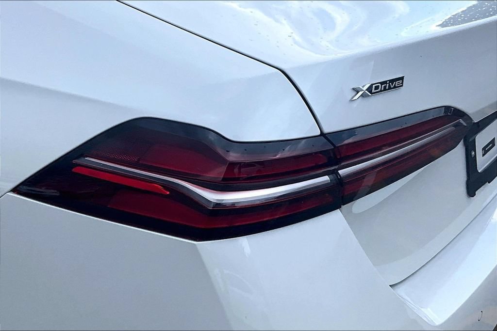Certified 2026 BMW 550e xDrive AWD/4WD image 18