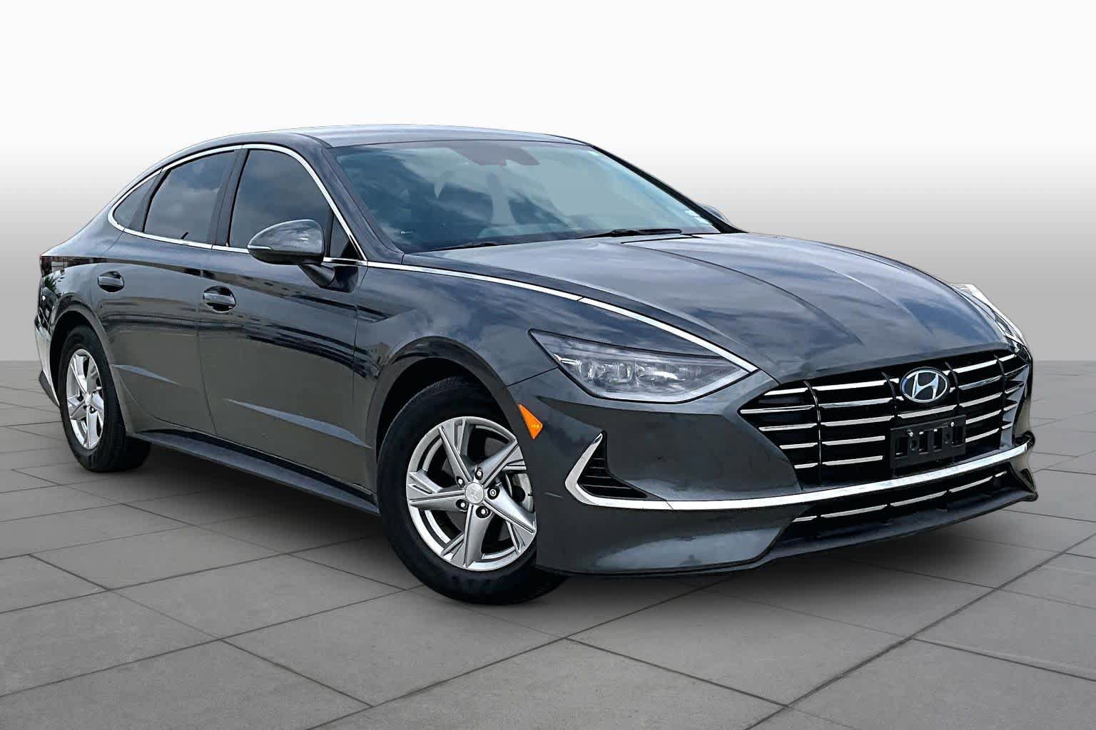 Used 2023 Hyundai Sonata SE w/ Cargo Package FWD image 3
