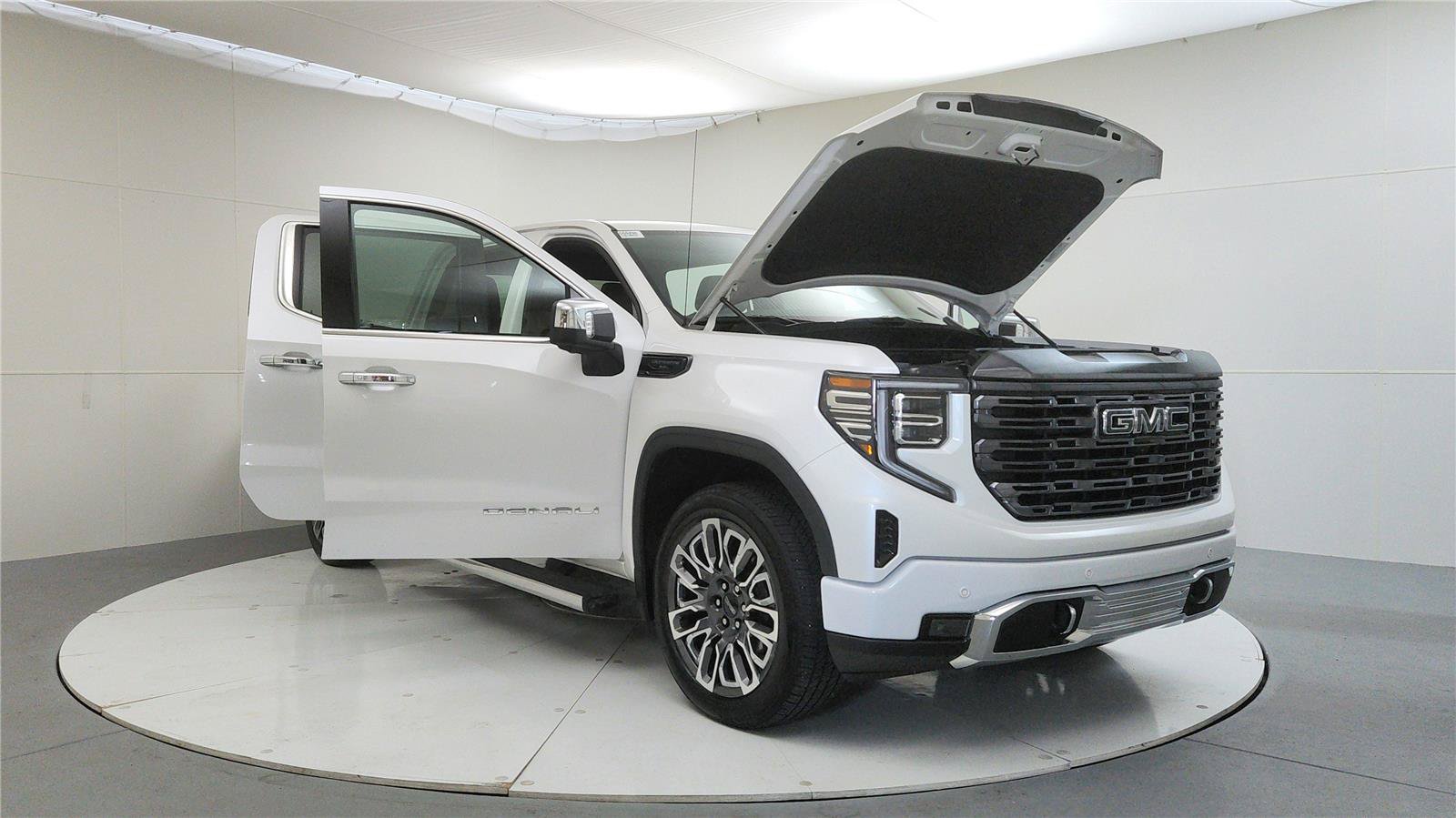 Used 2023 GMC Sierra 1500 Denali Ultimate AWD/4WD image 9