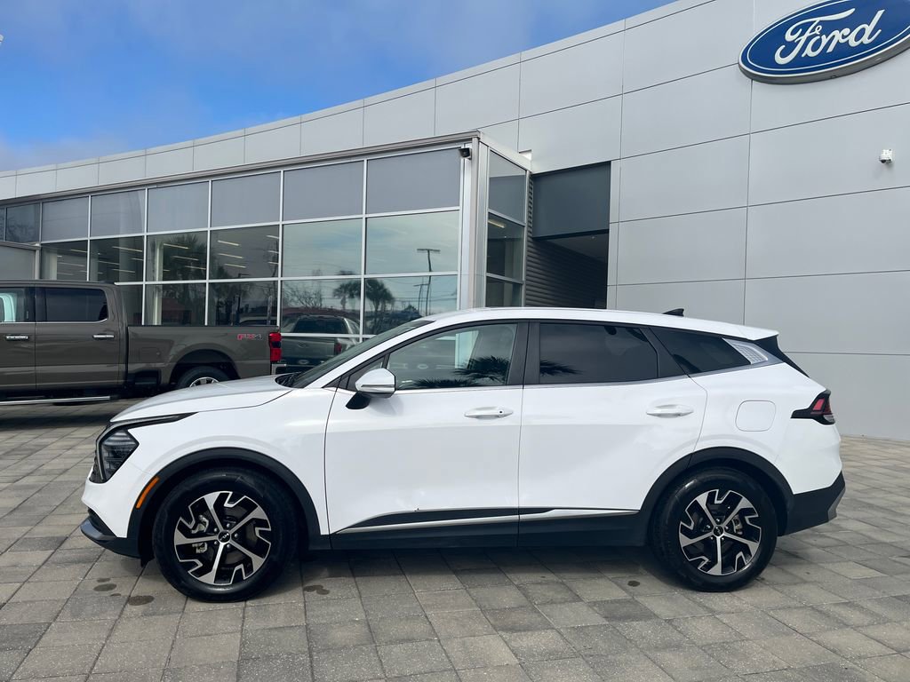 Used 2024 Kia Sportage EX image 3