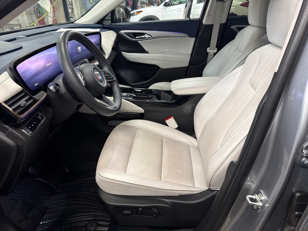 Used 2025 Buick Envision Avenir AWD/4WD image 14