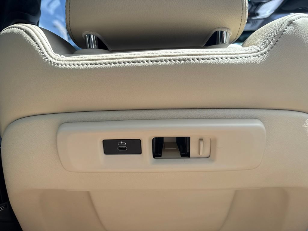 Certified 2022 BMW X7 xDrive40i w/ M Sport Package AWD/4WD image 26