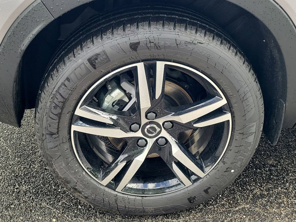 New 2026 Volvo XC40 B5 Core w/ Climate Package AWD/4WD image 3