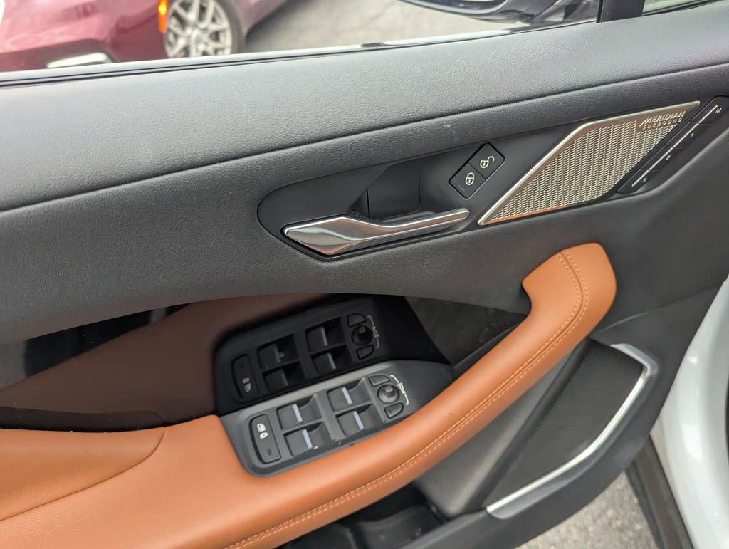 Used 2020 Jaguar I-PACE SE image 24