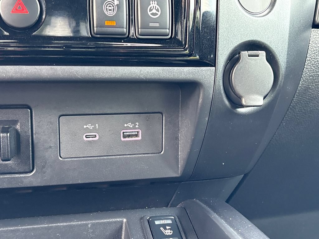 Used 2021 Nissan Titan PRO-4X w/ Pro-4x Convenience Package AWD/4WD image 18