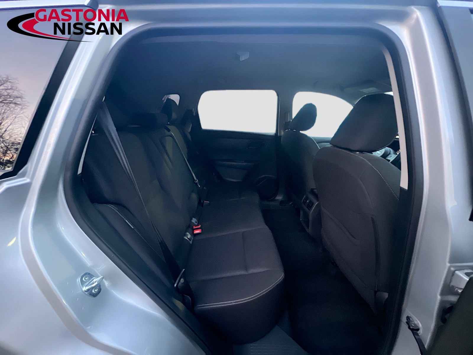 Used 2024 Nissan Rogue S image 34