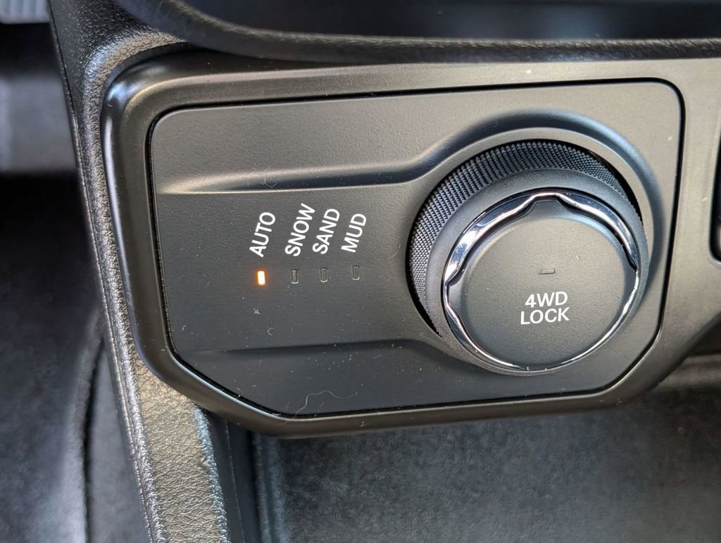 Used 2023 Jeep Renegade Limited image 34