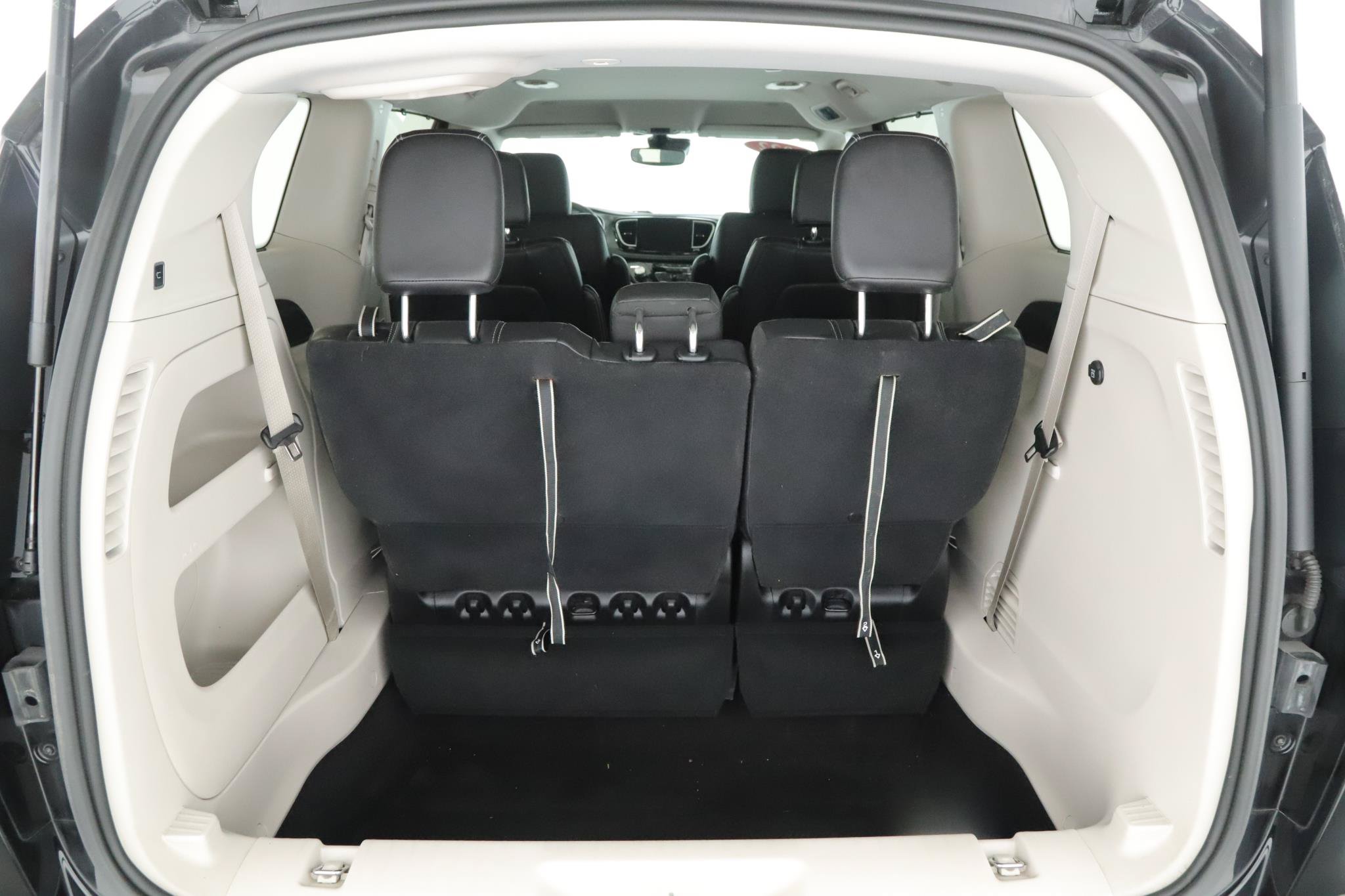Used 2022 Chrysler Pacifica Touring-L AWD/4WD image 16